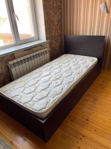 Divan və masa dəstləri: İşlənmiş, Təknəfərlik çarpayı