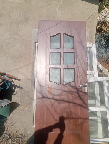 купить дверь бу входную: Ички эшик айнек менен, МДФ, түсү - Күрөң