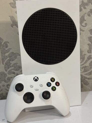 Xbox Series S: Xbox series S 512gb в белом цвете. Не пользуюсь консолью с 23 года