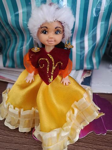 Киреге берилүүчү кийимдер: Улуттук кийим, Аял — 1
