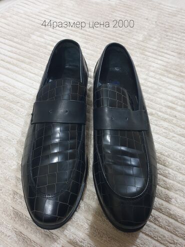 Мокасины и лоферы: Мужская обувь, несколько моделей. 1) Лоферы, черные, 44 размер — цена — 1