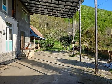 Həyət evləri və villaların satışı: Iki mərtəbəli ev satılır. ətraflı məlumat üçün əlaqə telefonuna zəng — 6