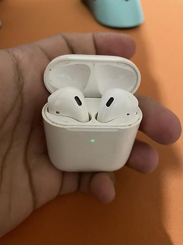 iphone за 0 руб: Беспроводные наушники Apple AirPods в фирменном белом зарядном кейсе — 1