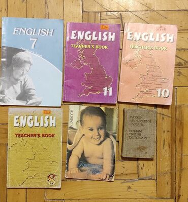 Kitablar, jurnallar, CD, DVD: İngilis dili kitabları(biri 3 manat)
