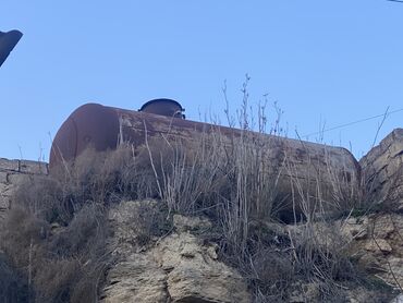 Baklar və çənlər: Salam. 8-10 tonluq qalın dəmirdən su çəni satılır. Bakıdadır. Qiymət — 2