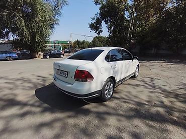 машина салон: Volkswagen Polo: 2012 г., 1.6 л, Механика, Бензин, Седан — 6