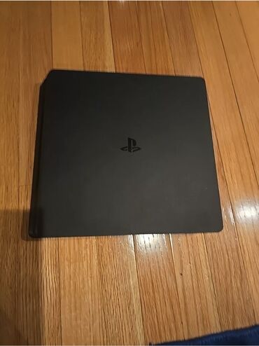 PS4 (Sony Playstation 4): Playstation 4 Slim 500GB Heç bir problemi yoxdur. Real alıcıya endirim