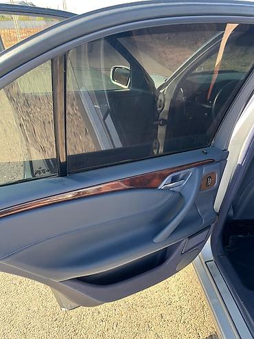 Mercedes-Benz: Mercedes-Benz E-Class: 2.4 l | 2000 il Sedan — 11