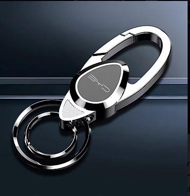 brilok: Metal açarlıq – karabinerli, iki halqalı - Material: parlaq xrom — 1