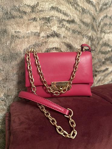 Michael Kors çiyin çantası – çəhrayı rəngdə, qızılı metal detallar və lalafo.az -da Michael Kors çiyin çantası – çəhrayı rəngdə, qızılı metal detallar və