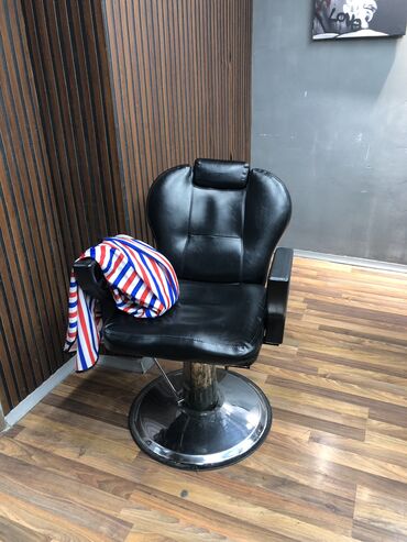 набор колючей: Продается кресло барбера 
4шт отдам за 25тысячи !!