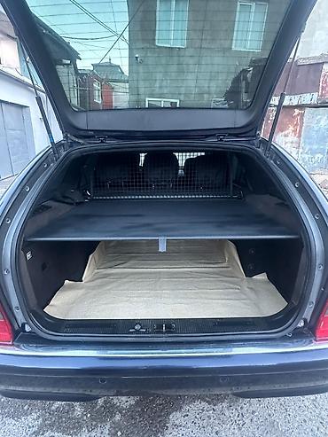 univ: Mercedes-Benz C-sinfi Universal (W202 T-Modell) - Kuzov: universal — 2