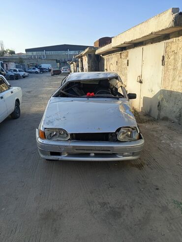 Digər avtomobil ehtiyat hissələri: Model: Sedan, gümüşü rəng Kuzov: 4 qapılı Yanacaq: Benzin Ötürücü: Ön