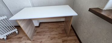 мраморный письменный стол: Офисный Стол, цвет - Бежевый, Новый