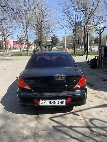 Другие автомобили: Седан компакт-класса, 4 двери, темно‑зеленый/черный цвет. Киргизские — 5