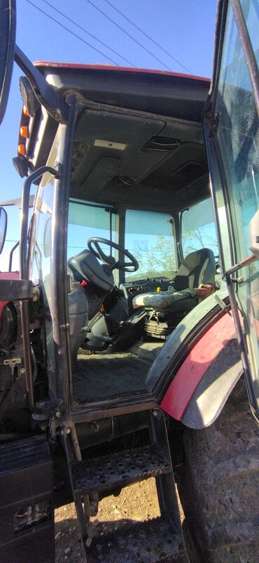 Traktorlar: Belarus 1523 traktor - Rəng: qırmızı, tam kabinli - Güclü ön çəkidə — 3