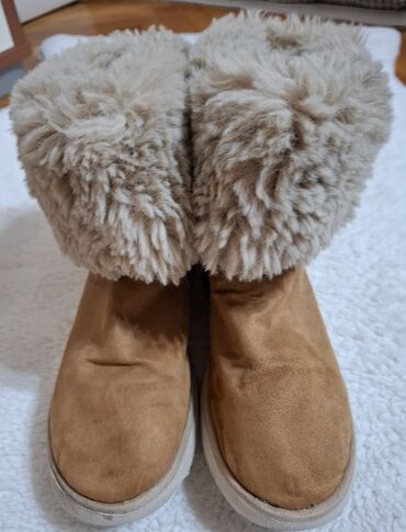 Ugg čizme: Ugg čizme, Zara, Veličina - 34 na lalafo.rs — 18 Ugg čizme: Ugg čizme, Zara, Veličina - 34 — 18