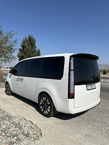 продо: Hyundai Staria: 2023 г., 3.5 л, Автомат, Газ, Минивэн — 4