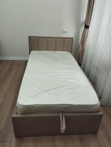 стул мягкий: Двуспальная Кровать, Новый