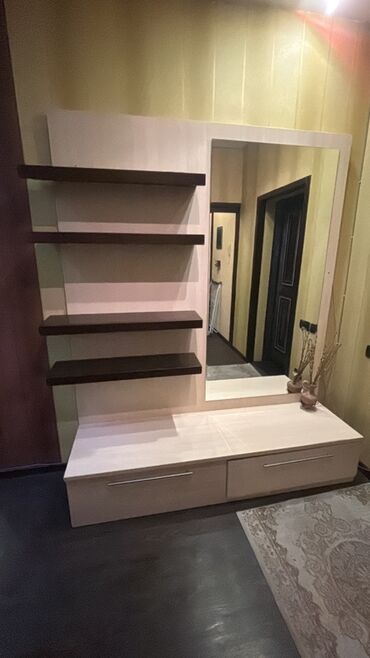Otaq bitkiləri: Qonaq otağı/giriş üçün çoxfunksiyalı divar modulu - Material