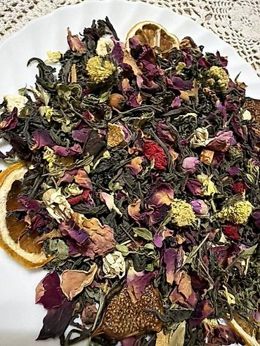 detoks tea: Meyvəli-otlu əl istehsalı çay qarışığı Tərkib: - Yaşıl çay yarpaqları — 4