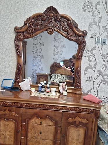 şpilka: Klassik üslubda tam yataq otağı mebel dəsti Tərkibi: - İri çarpayı — 1