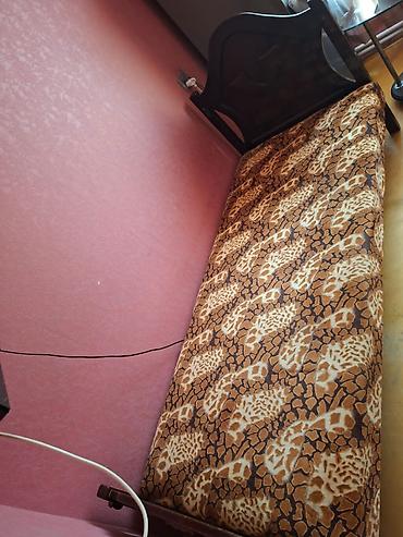 Tek neferlik yataq 2 eded var. Ela veziyyetdedi. Hec bir zedesi yoxdur