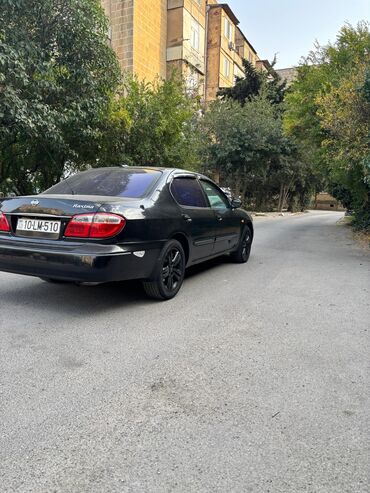 Nissan: Nissan Maxima sedan - Kuzov: qara rəng, 4 qapı - Nömrə seriyası: AZ — 2
