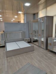 кровать двуспальная: Yataq desti satilir.magaza baglanir deye ucuz satilir