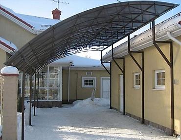 трек потолок: Навесы для авто и двора из металлокаркаса с поликарбонатной кровлей — 3