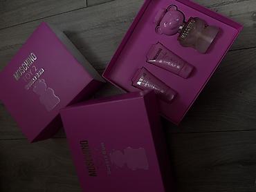 be: Moschino Toy 2 Bubble Gum – Hədiyyə Dəsti Tərkibi: - Eau de Toilette — 2
