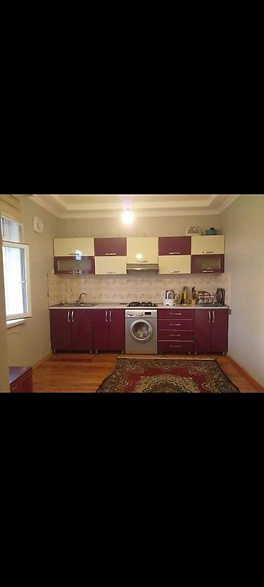 Uzunmüddətli kirayə mənzillər: Həyətyanı torpaq sahəsi 1 hektardır. Həyətdə bir böyük tövlə, 3 dam, 1 — 6