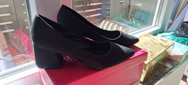 вечерние замшевые туфли: Туфли 36, цвет - Черный