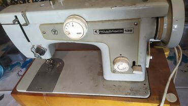 детская швейная машинка: Авер блок фирма Подольск состояние нормальное требуется регулировочный