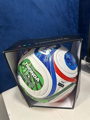 Digər idman və istirahət malları: **Satılır – FIFA Dünya Çempionatının Orijinal Trionda Pro Adidas — 5