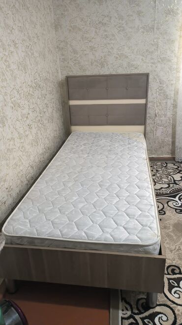 Кровати: Б/у, Односпальная кровать, С матрасом, Без выдвижных ящиков