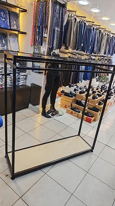 Вешалки: Metal mağaza asılqanı satılır.Yeni kimidir,çox az işlənib.Qiyməti — 2