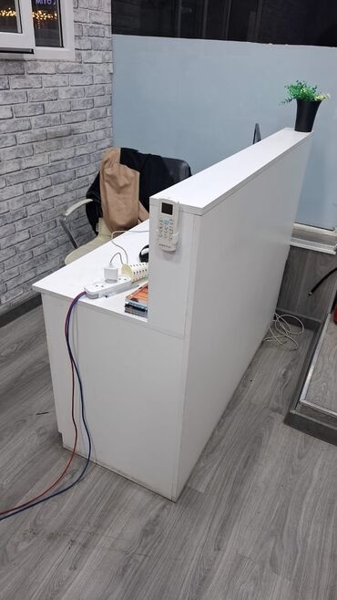 Biznes üçün program təminatı: *300azn* Resepsin masası kreslosu ilə birde satılır.Obyek bağlanır