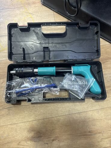 инструменты для работы с кожей: Ручной заклёпочник с набором насадок в кейсе Комплектация: -