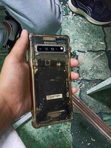 Samsung Galaxy S10 Plus, Б/у, 256 ГБ, цвет - Серебристый