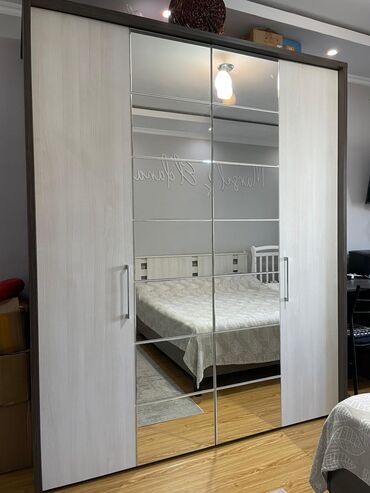 шкаф гардеробный: Спальный гарнитур, Двуспальная кровать, Шкаф, Комод, цвет - Серый, Б/у