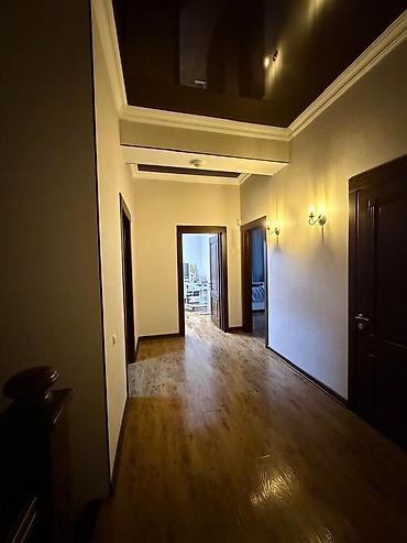 Продажа коттеджей и домов: 5 комнат, 230 м², 6 соток, Бишкек, Азия Молл Собственник — 21