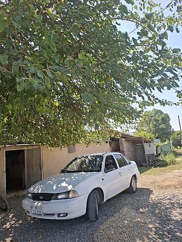 Daewoo: Model: Daewoo Nexia sedan Kuzov: 4 qapılı, ağ rəng Yanacaq: Benzin — 4