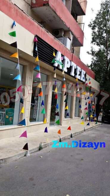 Reklam bayraglar. Uch kunc bayraq. Bayraq bezeme. Dekor bayraqlar