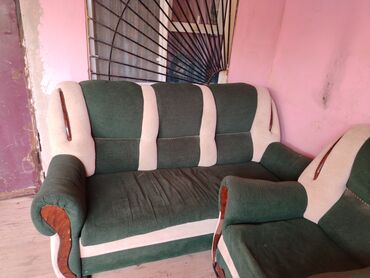 islenmis divan kreslolar: İşlənmiş, Divan, 2 kreslo, Bazasız, Açılan