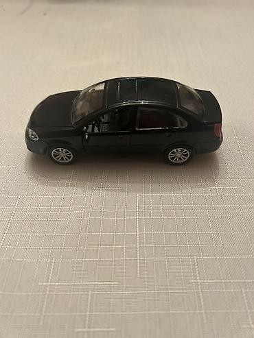 dəmir oyuncaq maşın: Qara rəngli metal oyuncaq sedan model avtomobil - Realistik sedan — 3