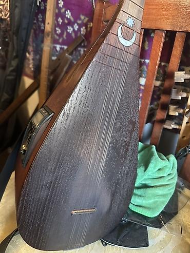 Digər musiqi alətləri: Elektro-çılqılı saz - Korpus: ağacdan hazırlanmış, tünd rəngli, yan — 3