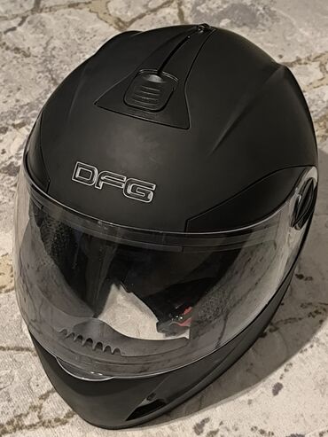 Moto dəbilqələr: DFG markalı qara rəngdə motosiklet dəbilqəsi. Tam üzü örtən dizaynı