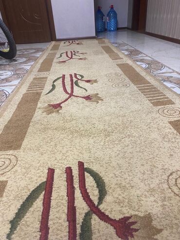 Ev üçün digər mallar: Xalca dekorativ. 2 eded, seliqeli islenilib. Sokuku cirilan yeri — 6