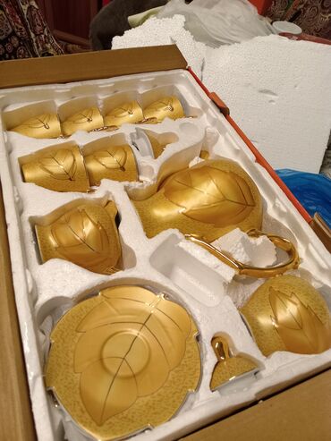 Digər ev dekoru: Dekorativ əşyalar dəsti - İtlə kompozisiyalı masa saatı: Qara-bürünc — 32